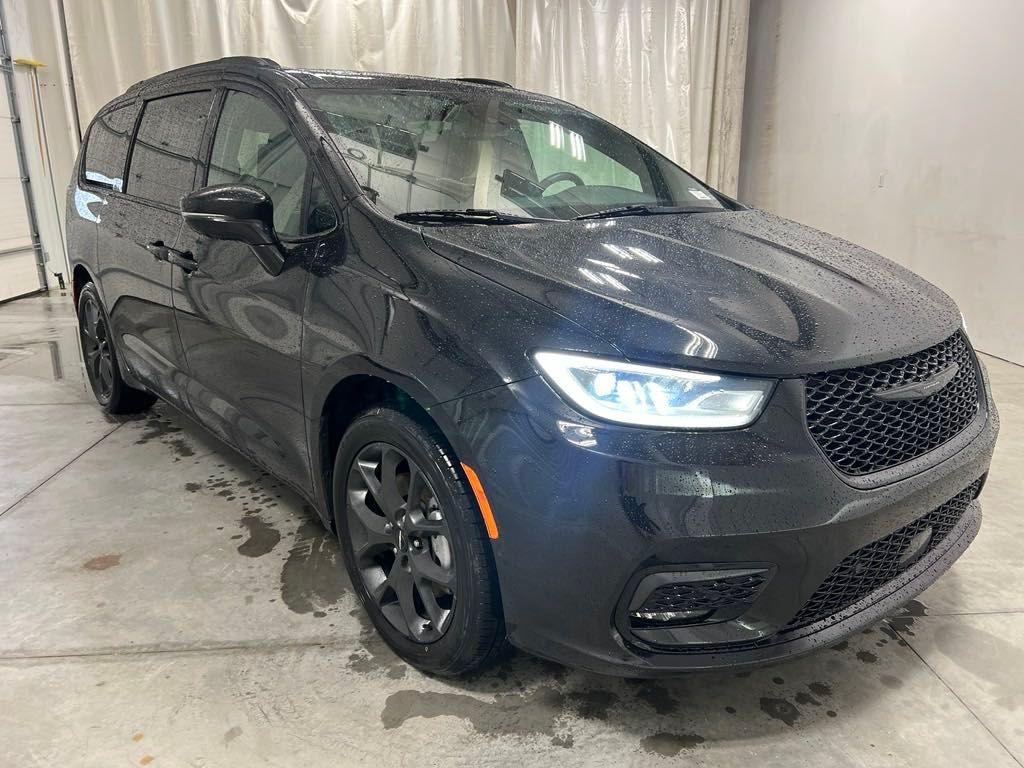 used 2021 Chrysler Pacifica car, priced at $28,919