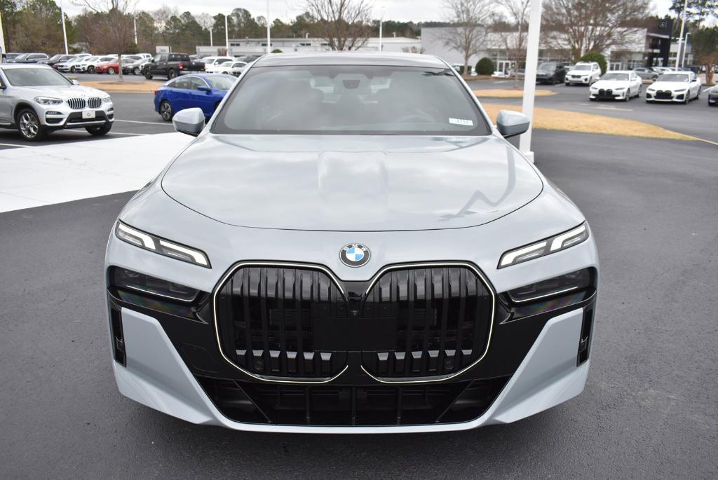 new 2024 BMW 760 car