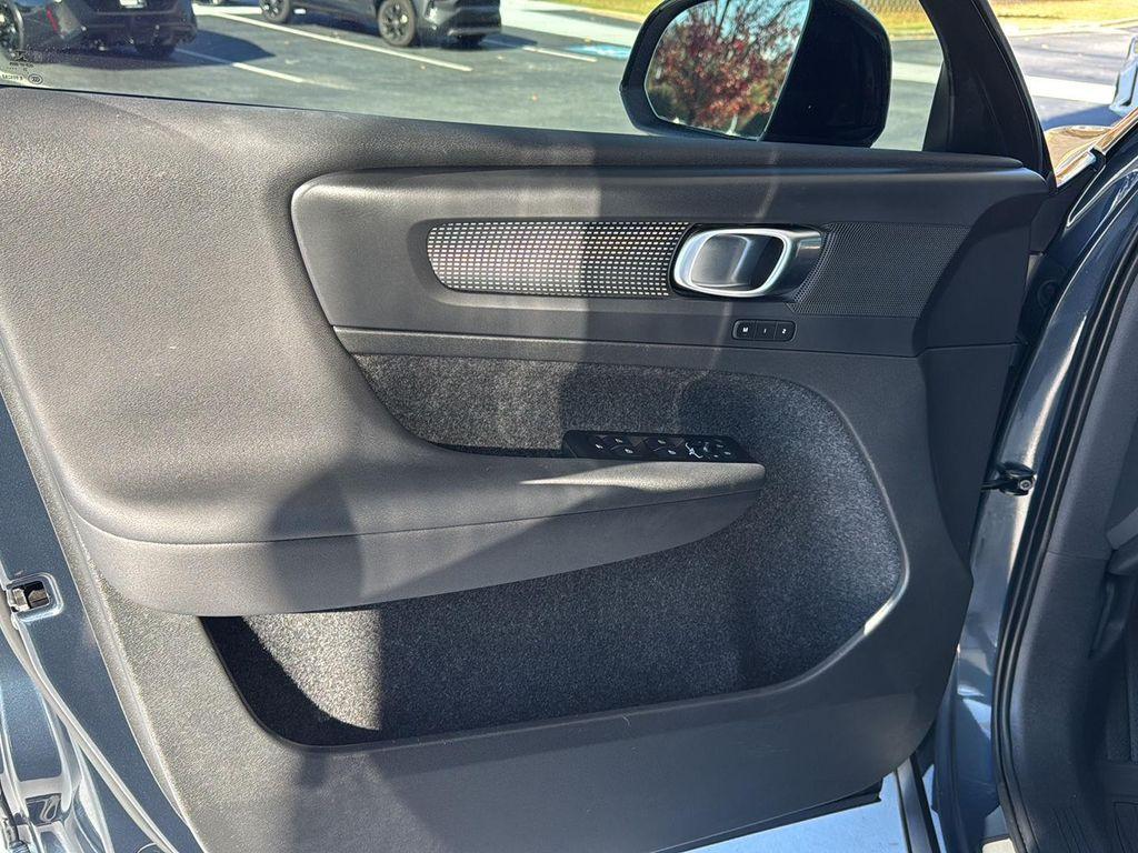 used 2022 Volvo XC40 car, priced at $27,806