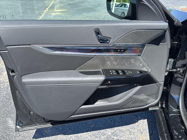 new 2025 BMW 760 car, priced at $134,485