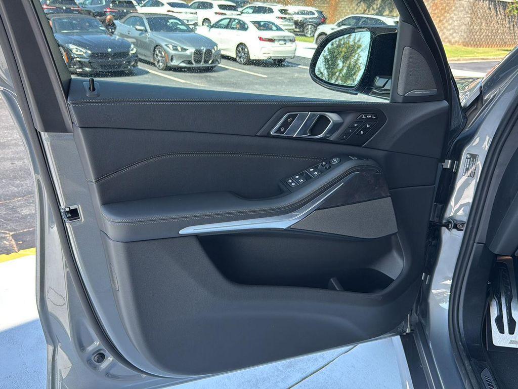 new 2026 BMW X7 car, priced at $127,280