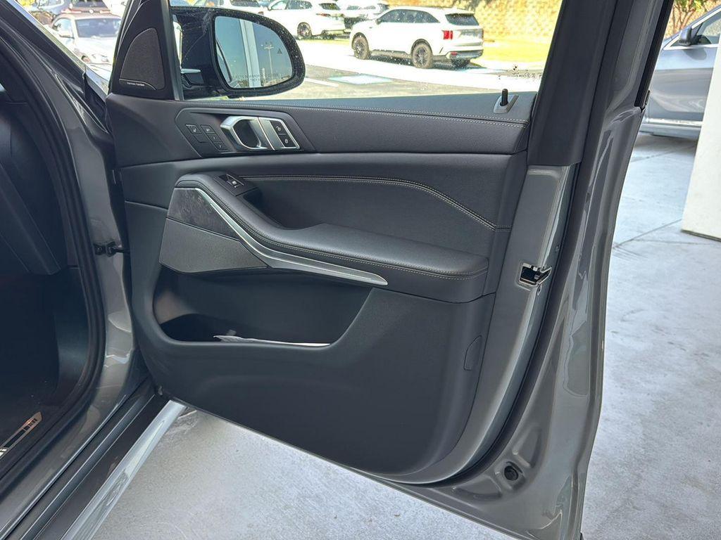 new 2026 BMW X7 car, priced at $127,280