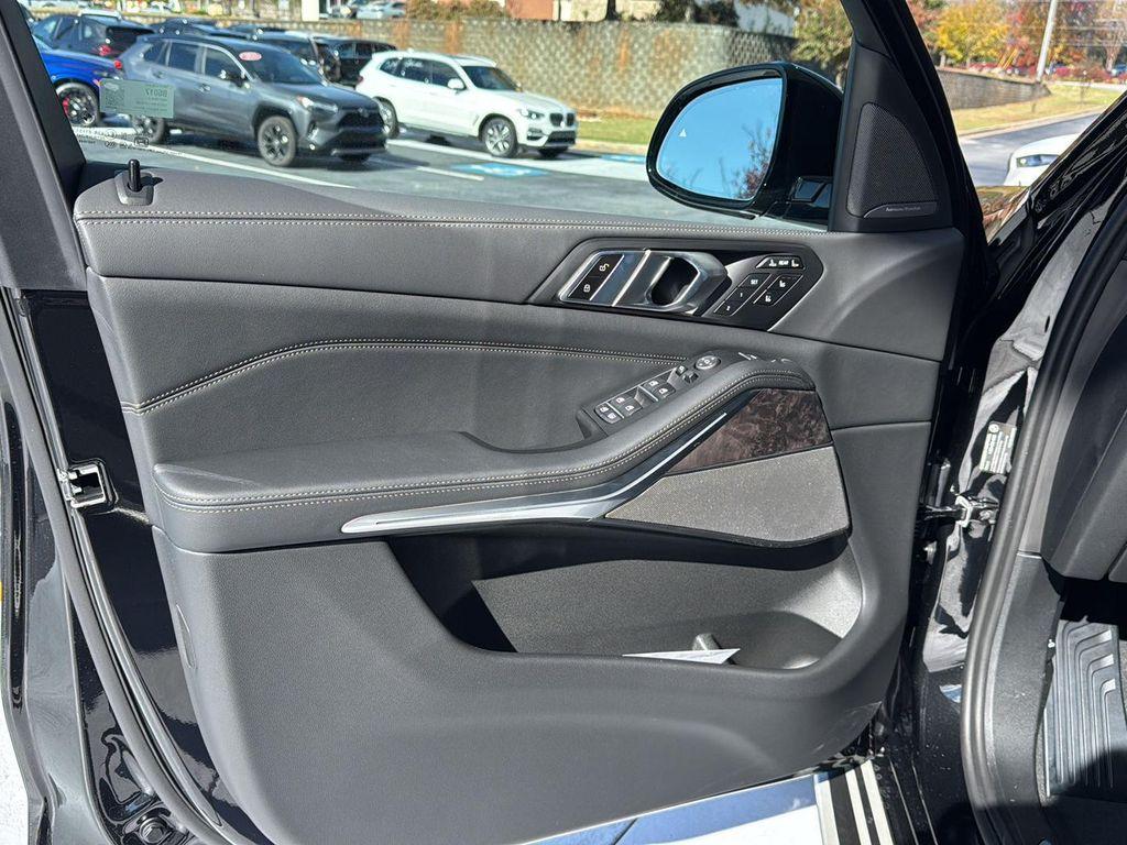 new 2026 BMW X7 car, priced at $105,635