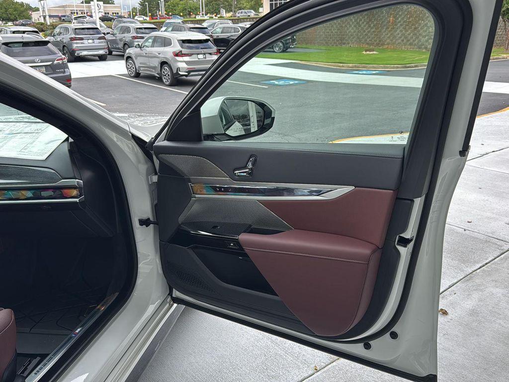 new 2025 BMW 760 car, priced at $129,135