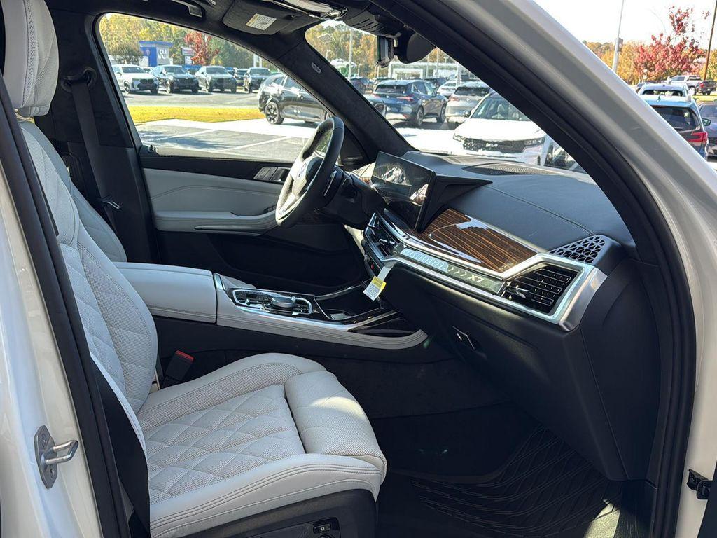 new 2026 BMW X7 car, priced at $96,005