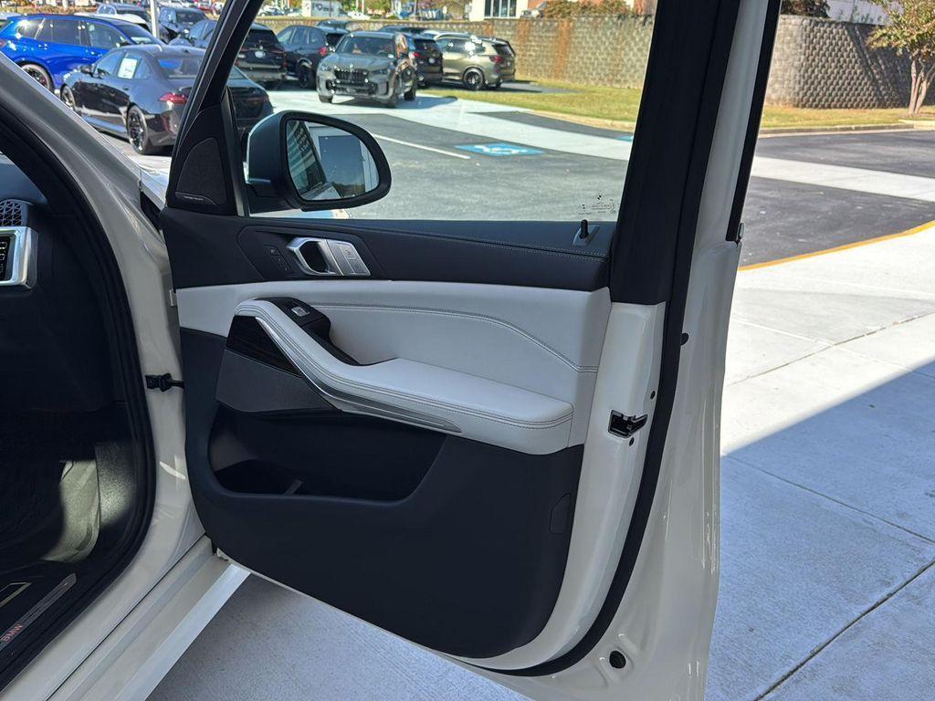 new 2026 BMW X7 car, priced at $96,005