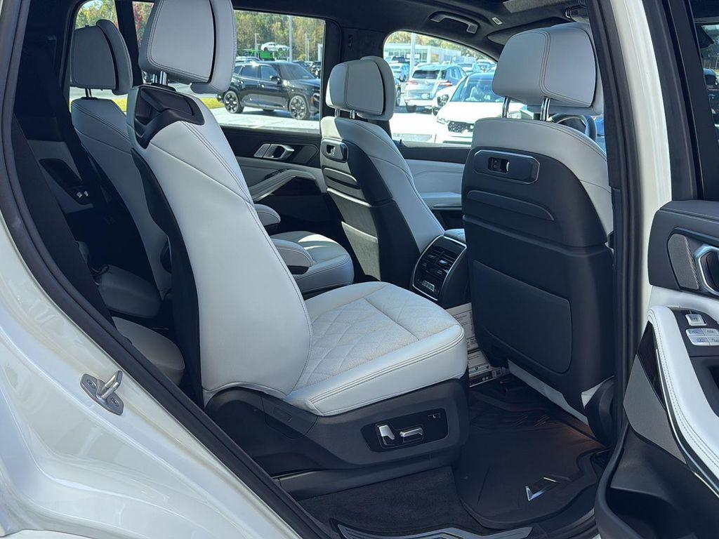 new 2026 BMW X7 car, priced at $96,005