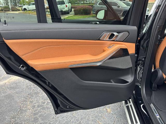 new 2025 BMW X7 car
