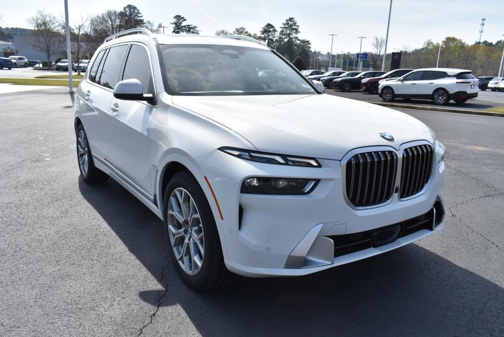 new 2024 BMW X7 car