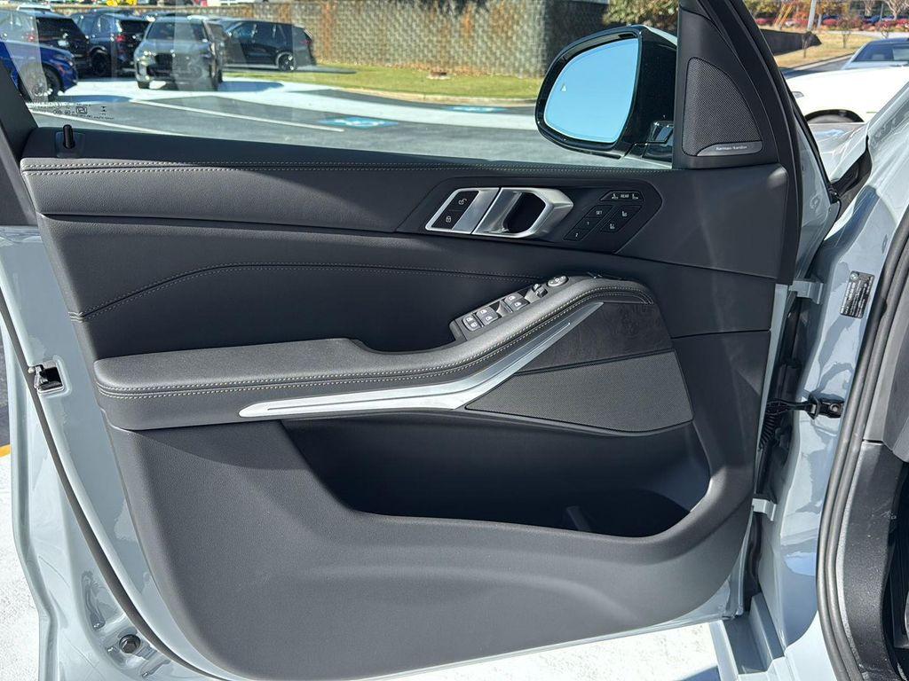 new 2026 BMW X7 car, priced at $103,085