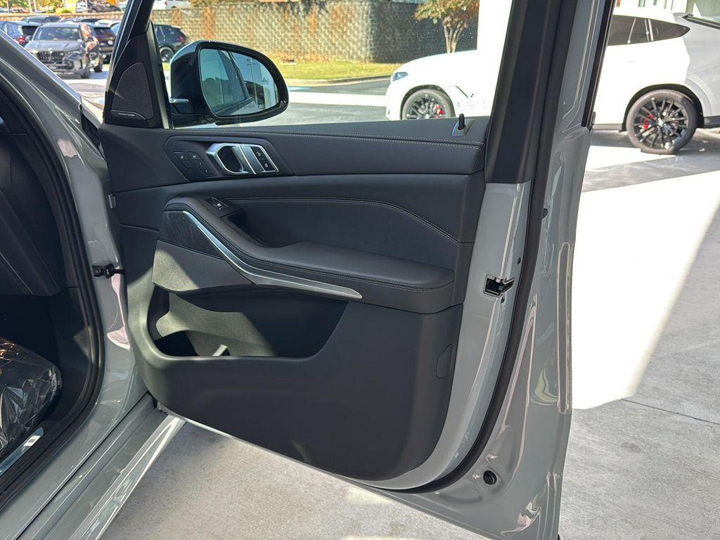 new 2026 BMW X7 car, priced at $103,085