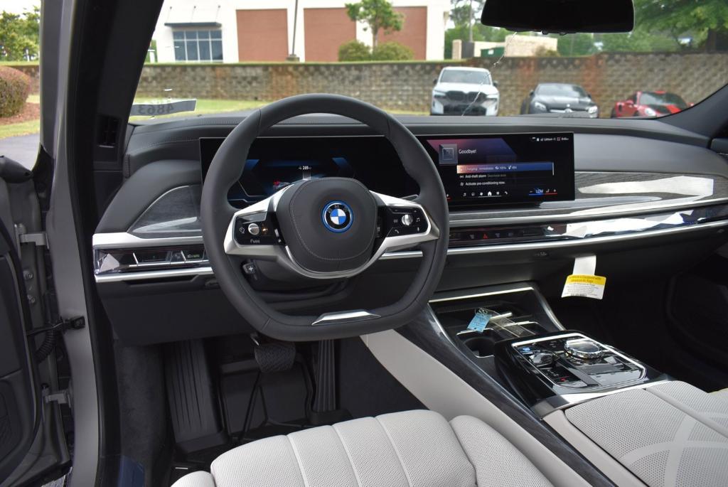 new 2024 BMW i7 car