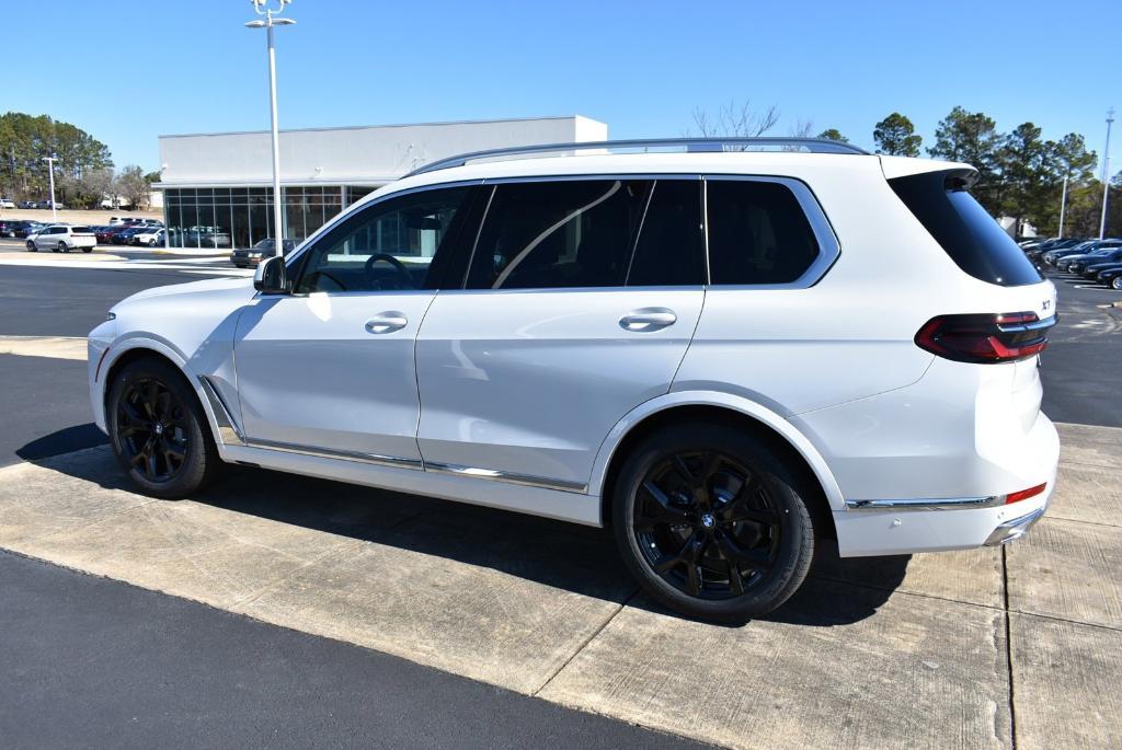 new 2024 BMW X7 car