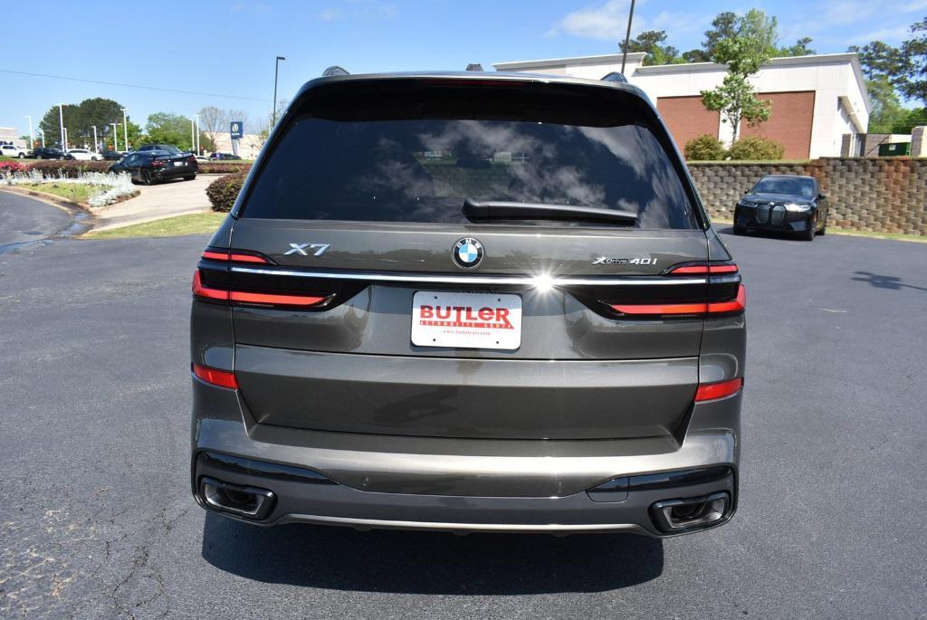 new 2024 BMW X7 car