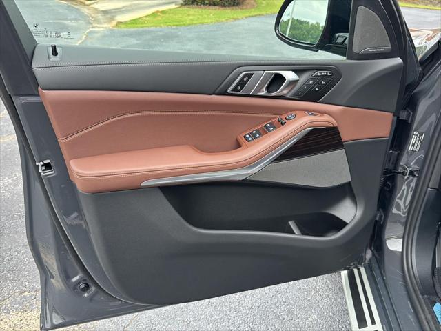 new 2026 BMW X7 car, priced at $104,275