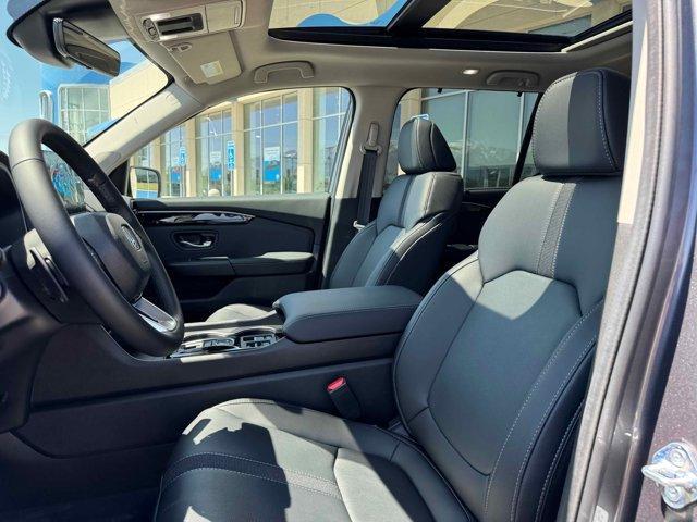 new 2025 Honda Pilot car, priced at $51,050