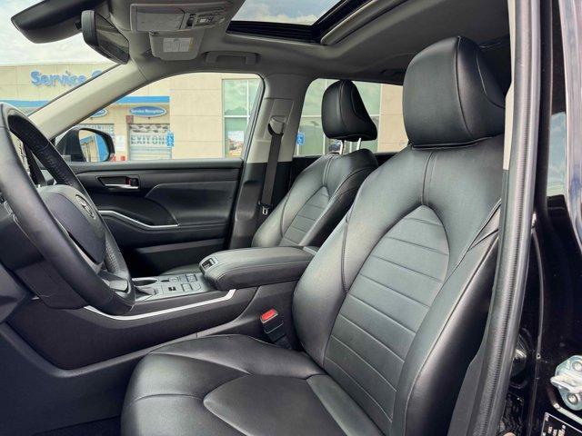 used 2022 Toyota Highlander car, priced at $35,353
