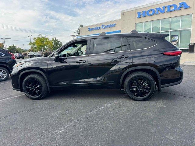 used 2022 Toyota Highlander car, priced at $35,353