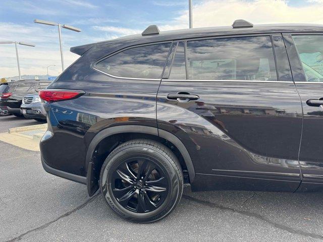 used 2022 Toyota Highlander car, priced at $35,353