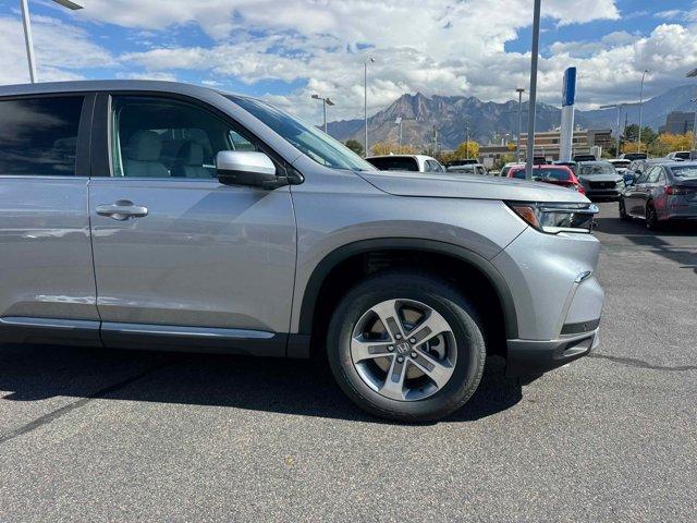 new 2025 Honda Pilot car, priced at $44,482