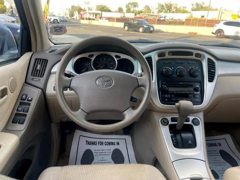 used 2005 Toyota Highlander car, priced at $7,995