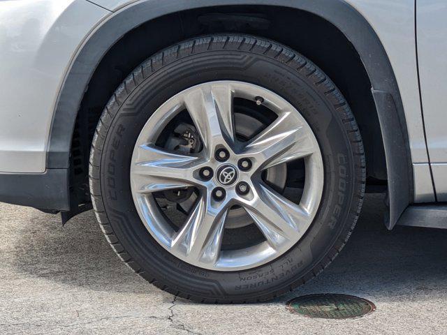 used 2019 Toyota Highlander car, priced at $27,990