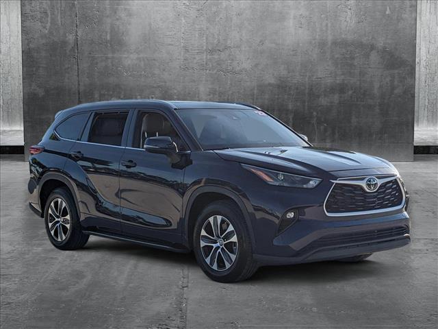 used 2022 Toyota Highlander car, priced at $33,418