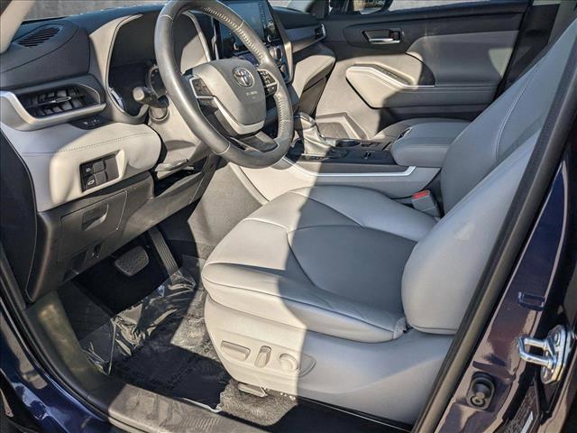 used 2022 Toyota Highlander car, priced at $33,418