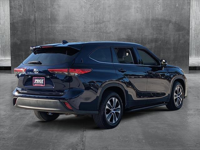 used 2022 Toyota Highlander car, priced at $33,418