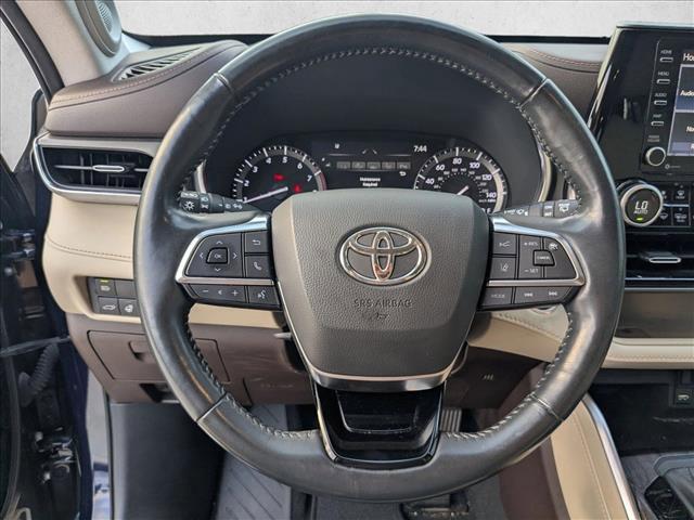 used 2021 Toyota Highlander car, priced at $30,772