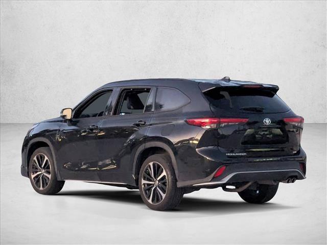 used 2022 Toyota Highlander car, priced at $35,370
