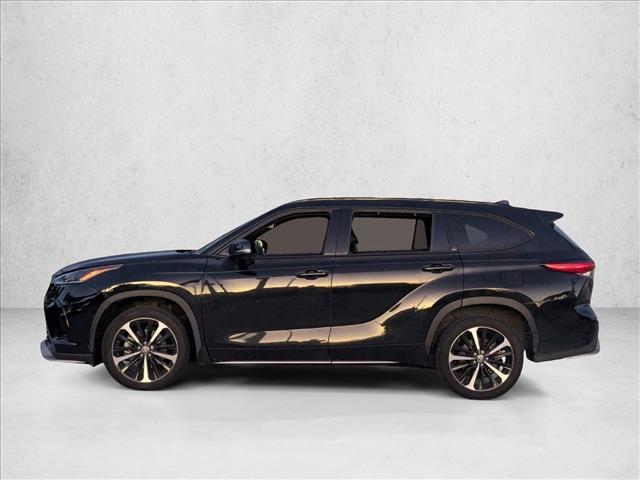 used 2022 Toyota Highlander car, priced at $35,370