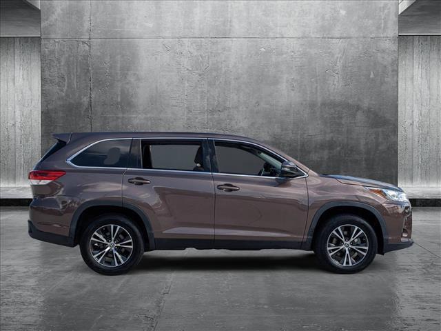 used 2019 Toyota Highlander car, priced at $22,404