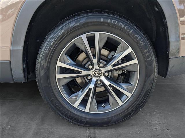 used 2019 Toyota Highlander car, priced at $22,404