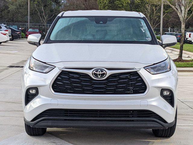 used 2022 Toyota Highlander car, priced at $30,999