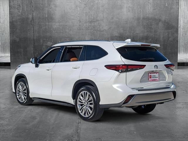 used 2023 Toyota Highlander car, priced at $42,996