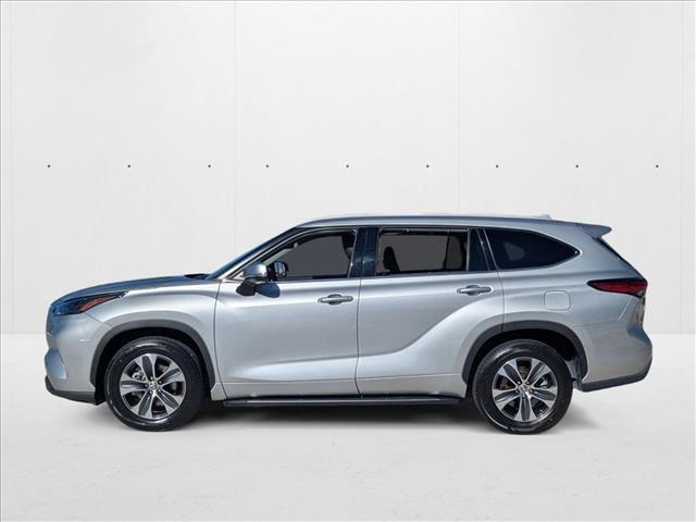 used 2022 Toyota Highlander Hybrid car, priced at $35,985