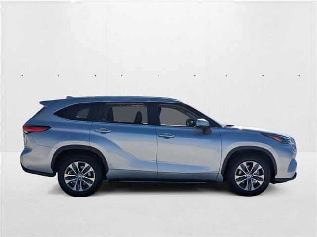 used 2022 Toyota Highlander Hybrid car, priced at $35,985