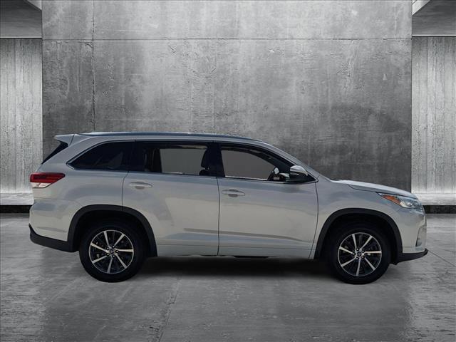used 2018 Toyota Highlander car, priced at $22,911