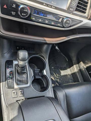 used 2018 Toyota Highlander car, priced at $22,911