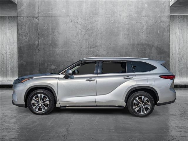 used 2022 Toyota Highlander car, priced at $32,796