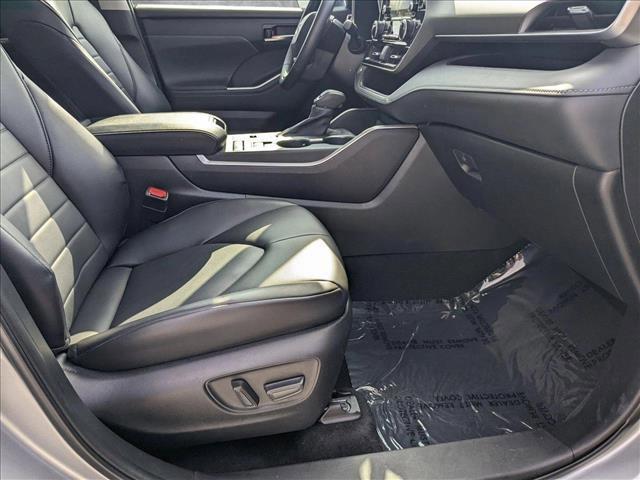 used 2022 Toyota Highlander car, priced at $32,796