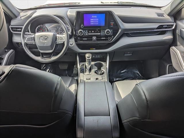 used 2024 Toyota Highlander car, priced at $35,995