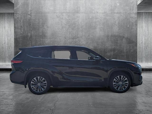 used 2022 Toyota Highlander car, priced at $36,921