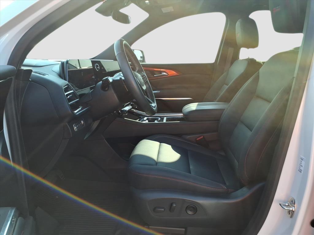 used 2025 Chevrolet Traverse car, priced at $53,526