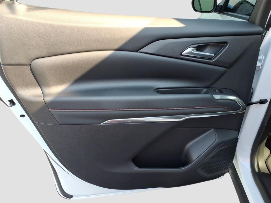used 2025 Chevrolet Traverse car, priced at $53,526