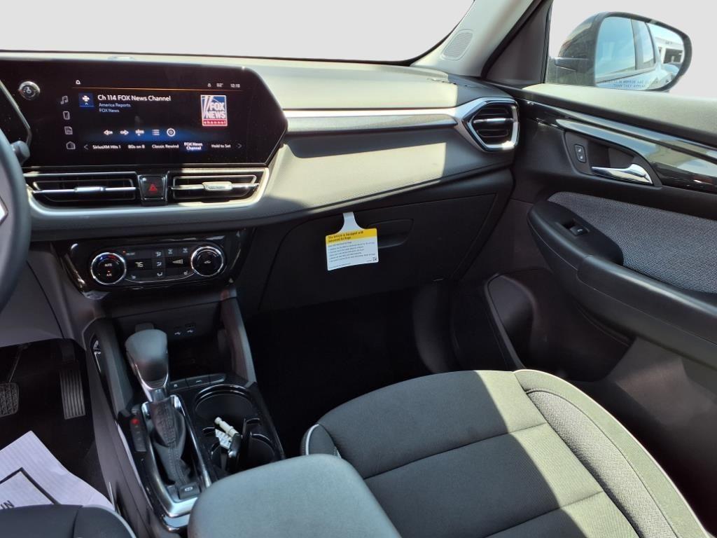 new 2025 Chevrolet TrailBlazer car, priced at $29,320