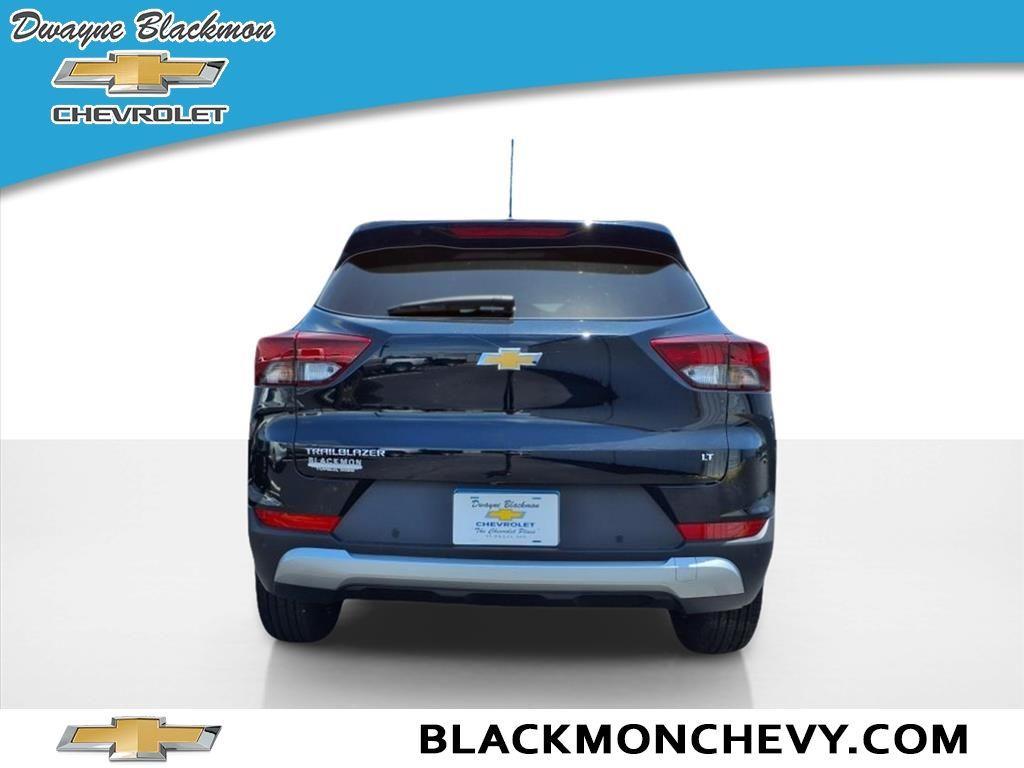 new 2025 Chevrolet TrailBlazer car, priced at $29,320
