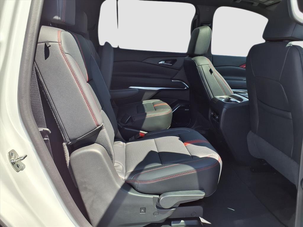 used 2024 Chevrolet Traverse car, priced at $54,998