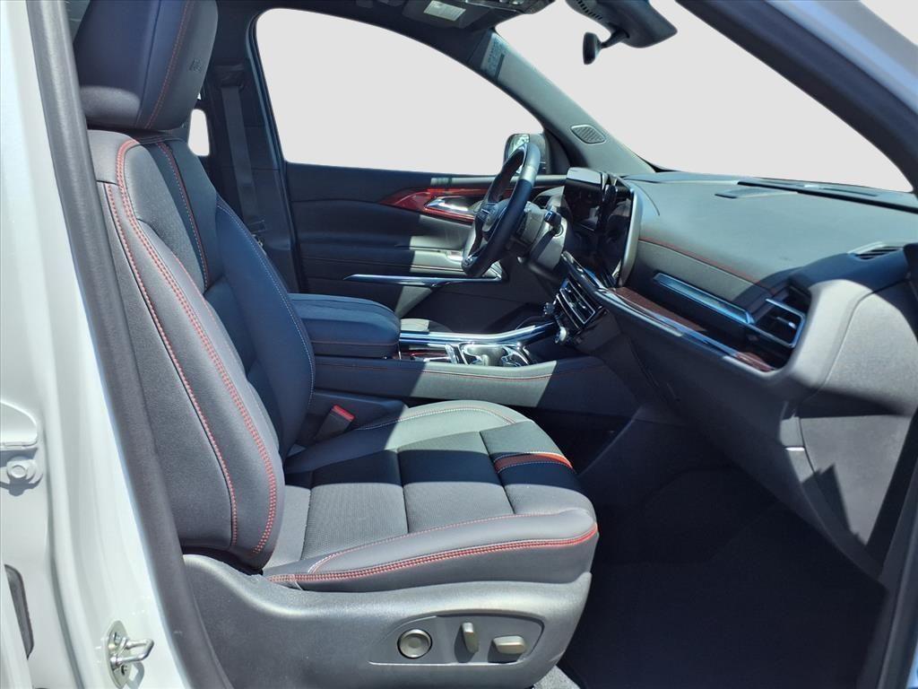 used 2024 Chevrolet Traverse car, priced at $54,998